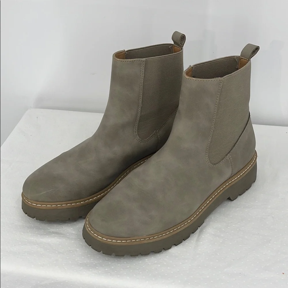 DOLCE VITA LOBERA SIZE 10  Gray Chelsea Boots